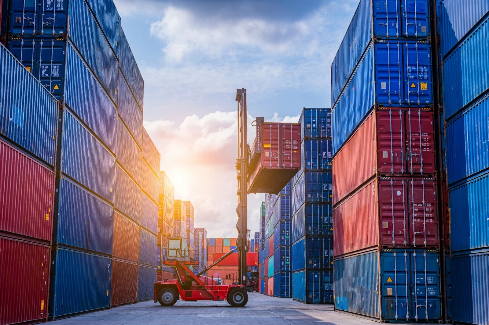 The Ongoing Debate Between 20ft and 40ft Containers in Supply Chains